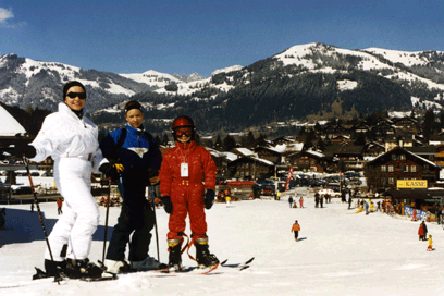 Таня Карацуба в швейцарских Альпах с детьми