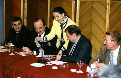 А. Власов (президент РТСБ), В. Потанин (премьер правительства) и Таня Карацуба 