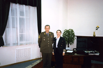 Помощник министра МВД генерал В. Ворожцов и Таня Карацуба