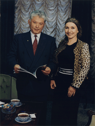 Президент Якутии М. Николаев и Таня Карацуба